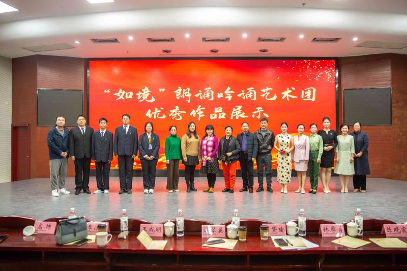 （大合影）汇报展示(1).jpg