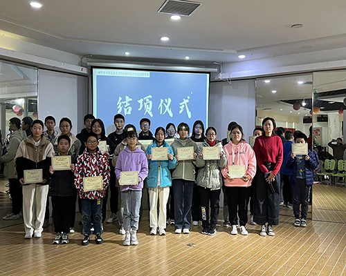 经贸系：奋进八秩谱华章，不忘初心再远航——80周年校庆主题黑板报展示