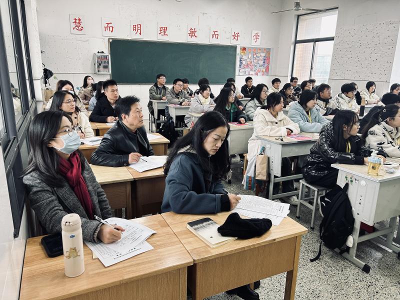 4听课.jpg