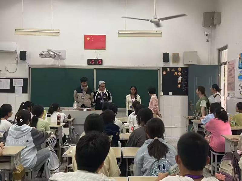 52402藏族学生.jpg